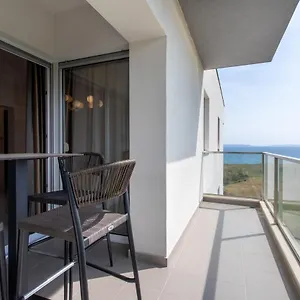Cosmopolitan **** Apartment Split